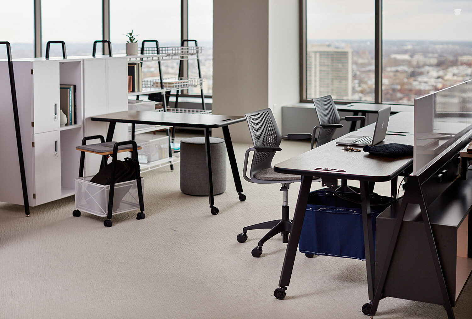 Knoll RU Easy Tables 02 environmental